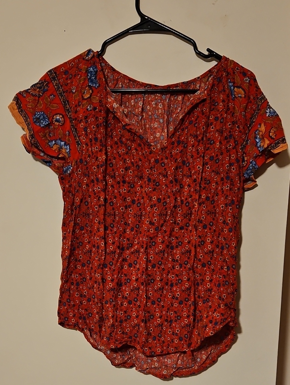 Women’s Red Floral Short Sleeve V-Neck Top